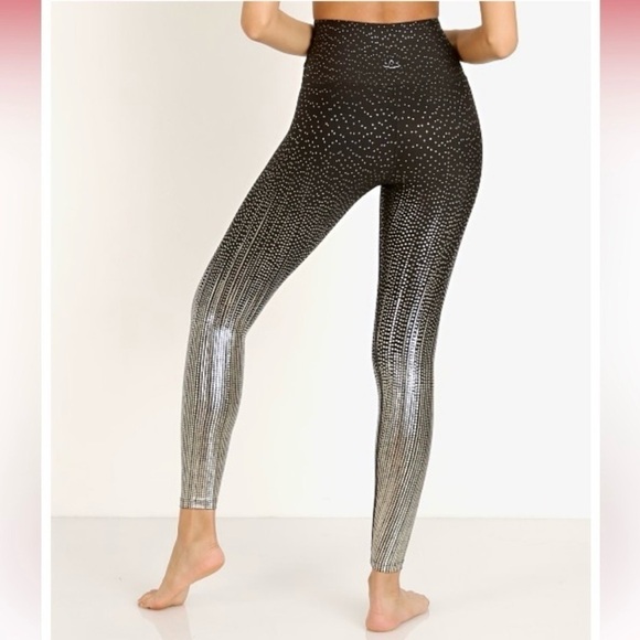 Beyond Yoga Drip Dot High Waisted Midi Leggings Black Gold Metallic Size Small - Picture 4 of 11